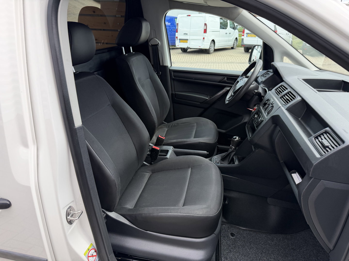 Volkswagen Caddy 1.4 TGI L2H1 EcoFuel Maxi Easyline / vaste prijs rijklaar € 6.950 ex btw / geen airco / wel cruise control / ramen rondom / pdc achter / euro 6