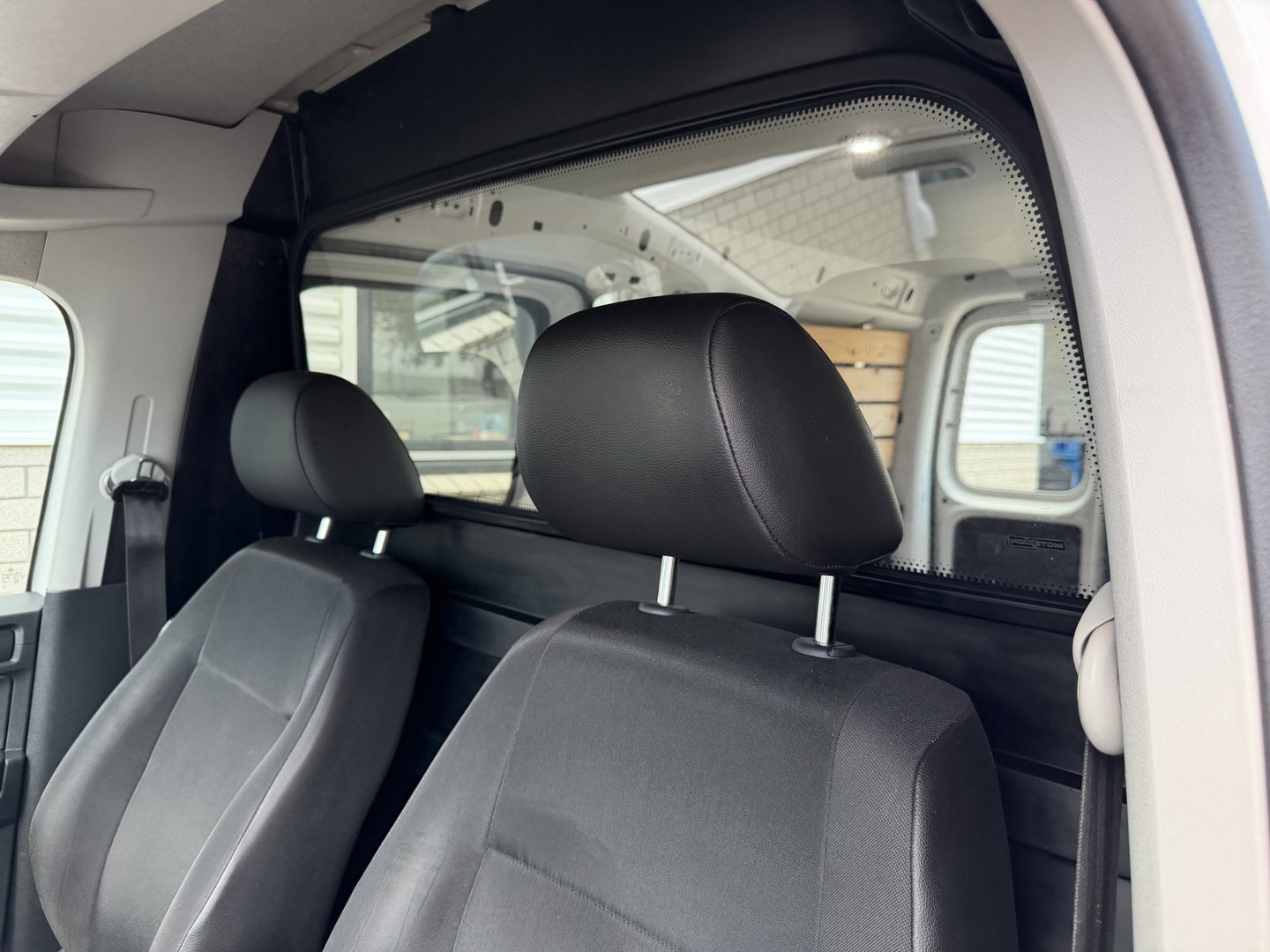 Volkswagen Caddy 1.4 TGI L2H1 EcoFuel Maxi Easyline / vaste prijs rijklaar € 6.950 ex btw / geen airco / wel cruise control / ramen rondom / pdc achter / euro 6