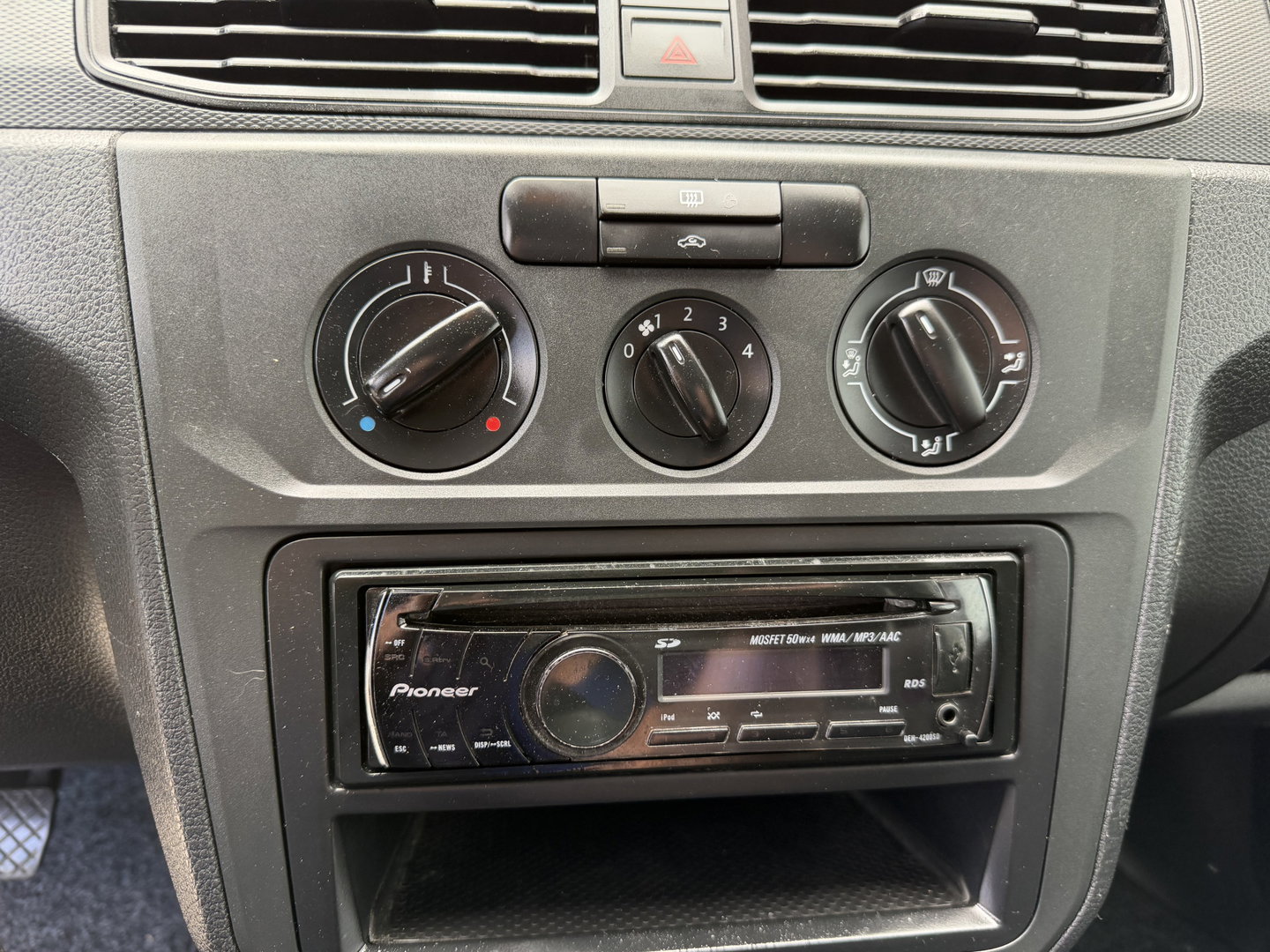 Volkswagen Caddy 1.4 TGI L2H1 EcoFuel Maxi Easyline / vaste prijs rijklaar € 6.950 ex btw / geen airco / wel cruise control / ramen rondom / pdc achter / euro 6
