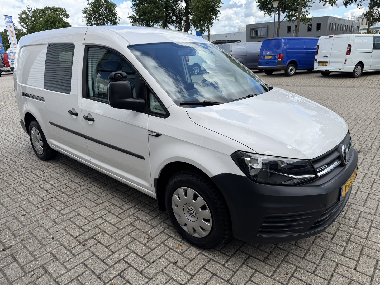 Volkswagen Caddy 1.4 TGI L2H1 EcoFuel Maxi Easyline / vaste prijs rijklaar € 6.950 ex btw / geen airco / wel cruise control / ramen rondom / pdc achter / euro 6