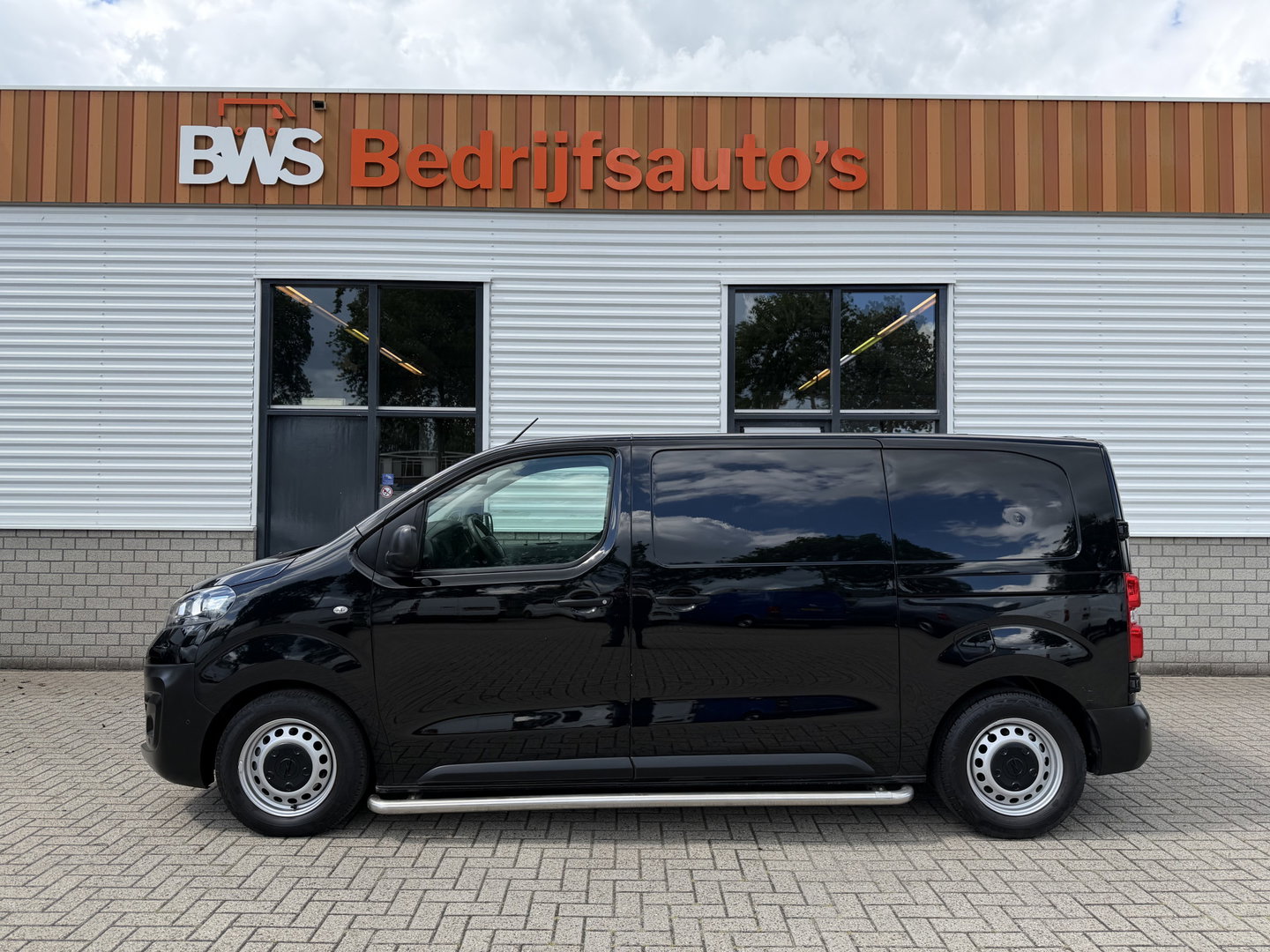 Opel Vivaro 1.5 CDTI L2H1 Selection / vaste prijs rijklaar € 18.950 ex btw / lease vanaf € 319 / dubbele schuifdeur / trekhaak / parkeersensoren voor + achter / airco / cruise / euro 6