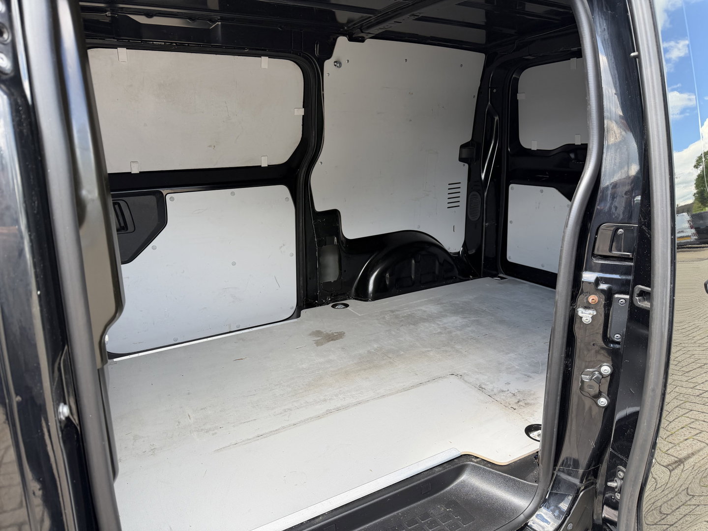 Opel Vivaro 1.5 CDTI L2H1 Selection / vaste prijs rijklaar € 18.950 ex btw / lease vanaf € 319 / dubbele schuifdeur / trekhaak / parkeersensoren voor + achter / airco / cruise / euro 6