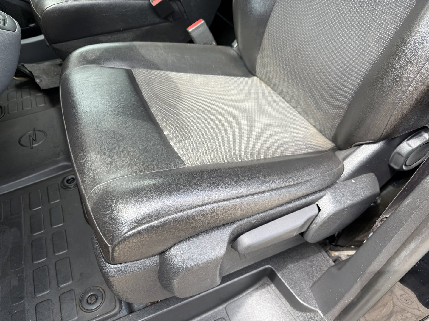 Opel Vivaro 1.5 CDTI L2H1 Selection / vaste prijs rijklaar € 18.950 ex btw / lease vanaf € 319 / dubbele schuifdeur / trekhaak / parkeersensoren voor + achter / airco / cruise / euro 6