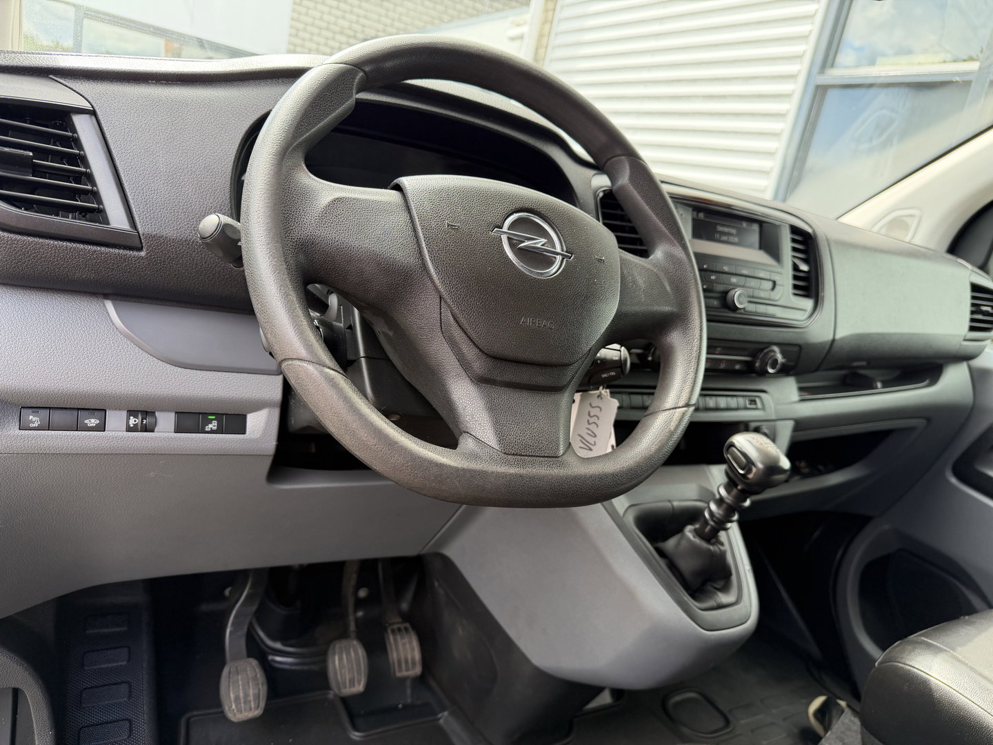 Opel Vivaro 1.5 CDTI L2H1 Selection / vaste prijs rijklaar € 18.950 ex btw / lease vanaf € 319 / dubbele schuifdeur / trekhaak / parkeersensoren voor + achter / airco / cruise / euro 6