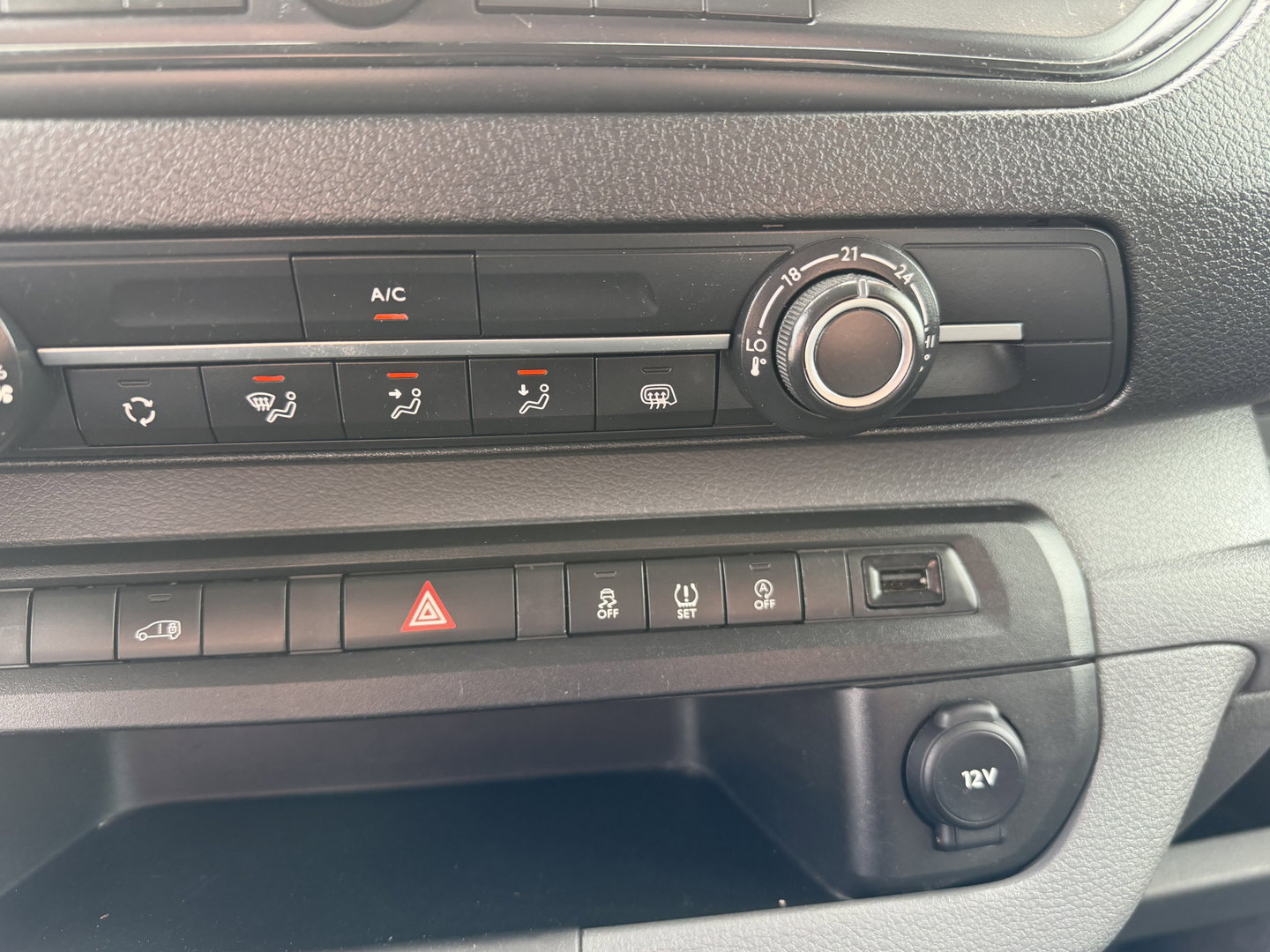 Opel Vivaro 1.5 CDTI L2H1 Selection / vaste prijs rijklaar € 18.950 ex btw / lease vanaf € 319 / dubbele schuifdeur / trekhaak / parkeersensoren voor + achter / airco / cruise / euro 6
