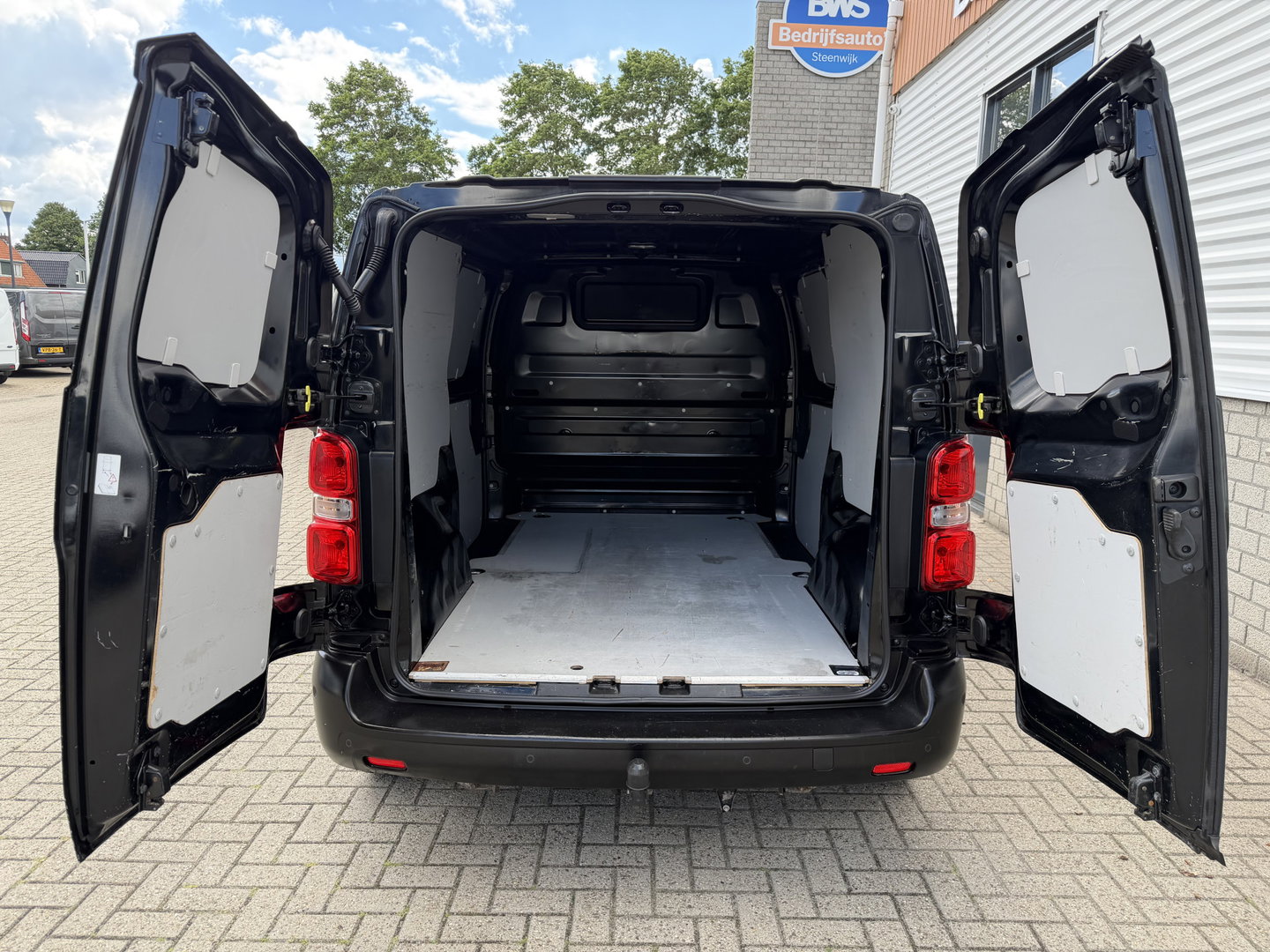 Opel Vivaro 1.5 CDTI L2H1 Selection / vaste prijs rijklaar € 18.950 ex btw / lease vanaf € 319 / dubbele schuifdeur / trekhaak / parkeersensoren voor + achter / airco / cruise / euro 6