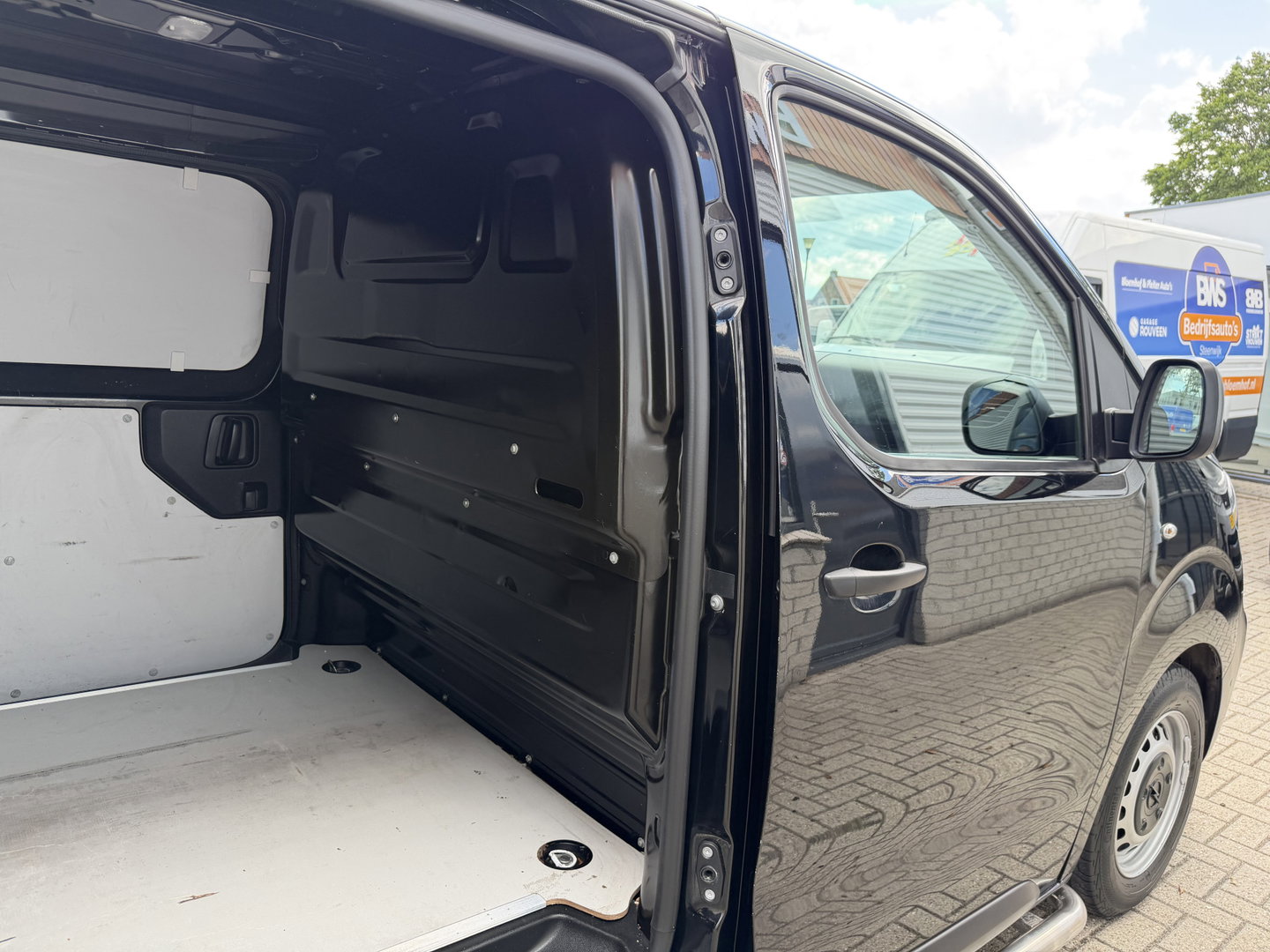 Opel Vivaro 1.5 CDTI L2H1 Selection / vaste prijs rijklaar € 18.950 ex btw / lease vanaf € 319 / dubbele schuifdeur / trekhaak / parkeersensoren voor + achter / airco / cruise / euro 6