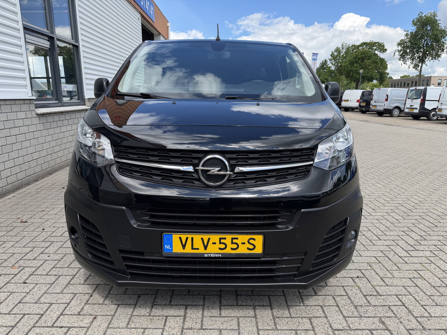 Opel Vivaro 1.5 CDTI L2H1 Selection / vaste prijs rijklaar € 18.950 ex btw / lease vanaf € 319 / dubbele schuifdeur / trekhaak / parkeersensoren voor + achter / airco / cruise / euro 6
