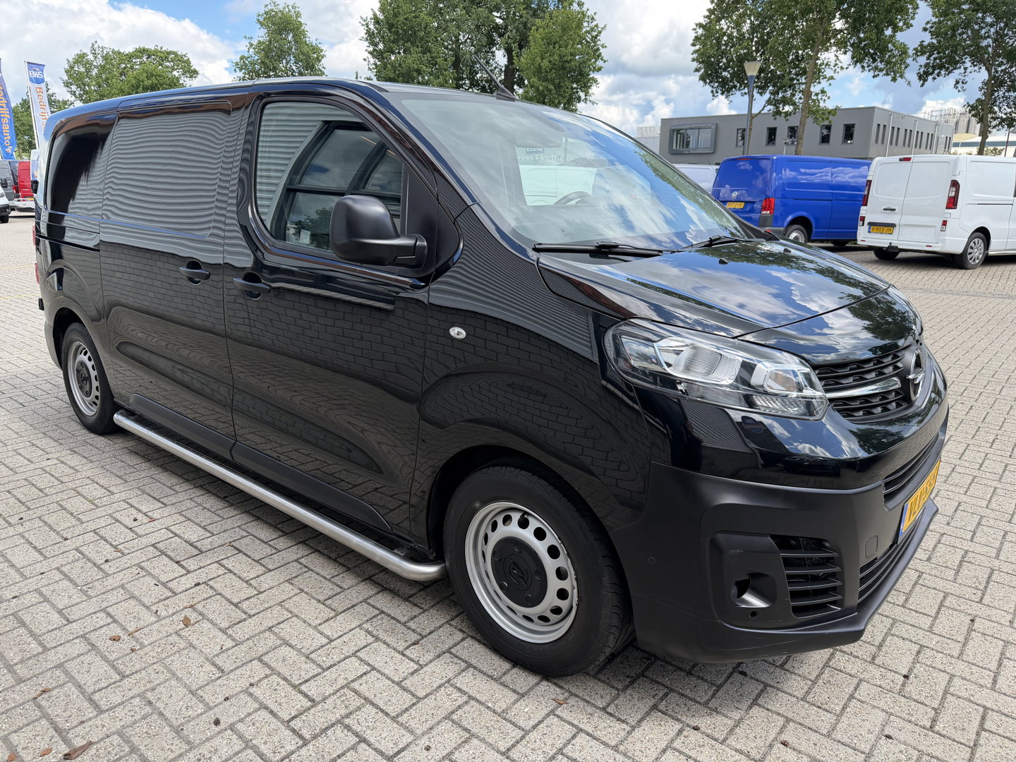 Opel Vivaro 1.5 CDTI L2H1 Selection / vaste prijs rijklaar € 18.950 ex btw / lease vanaf € 319 / dubbele schuifdeur / trekhaak / parkeersensoren voor + achter / airco / cruise / euro 6