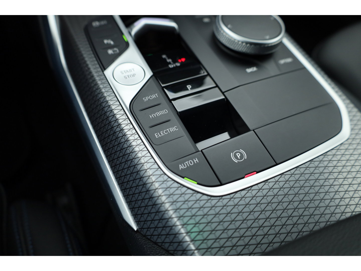 BMW 3 Serie Touring 320e M Sport | SOH 90.7% | Facelift | Shadow Line | Curved display | Adapt. Cruise | Nav + CarPlay | Elek. Klep | Sfeerverlichting | LED | Stoelverw. | PDC