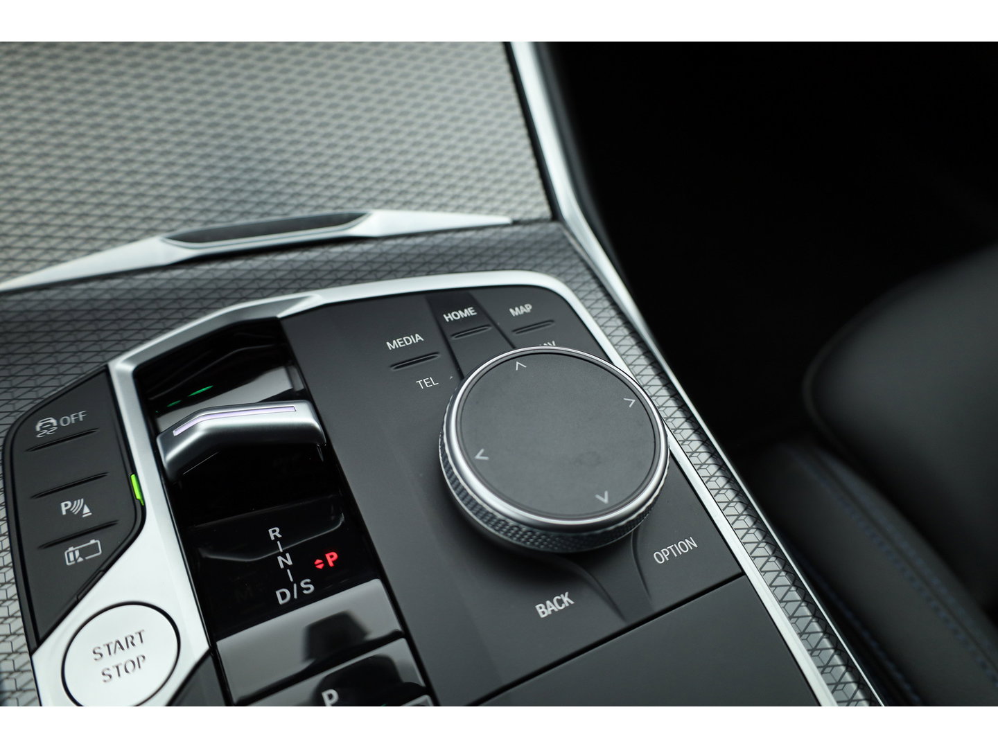BMW 3 Serie Touring 320e M Sport | SOH 90.7% | Facelift | Shadow Line | Curved display | Adapt. Cruise | Nav + CarPlay | Elek. Klep | Sfeerverlichting | LED | Stoelverw. | PDC