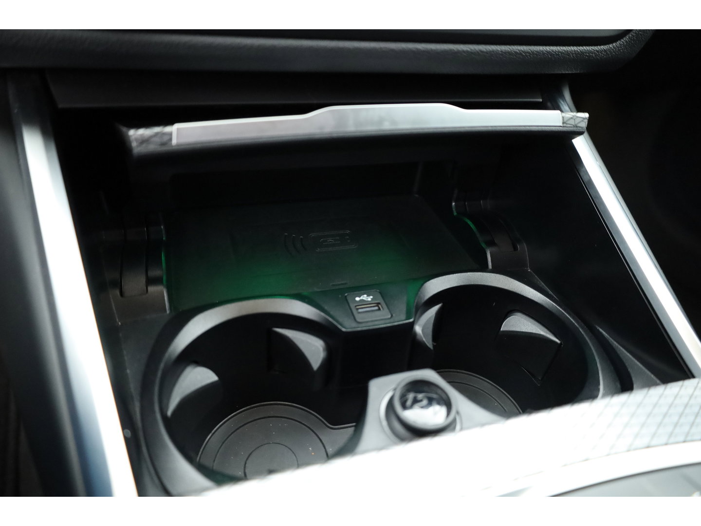 BMW 3 Serie Touring 320e M Sport | SOH 90.7% | Facelift | Shadow Line | Curved display | Adapt. Cruise | Nav + CarPlay | Elek. Klep | Sfeerverlichting | LED | Stoelverw. | PDC
