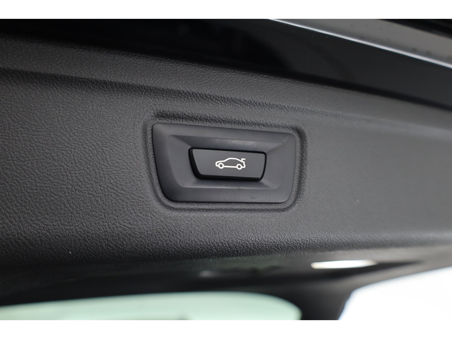 BMW 3 Serie Touring 320e M Sport | SOH 90.7% | Facelift | Shadow Line | Curved display | Adapt. Cruise | Nav + CarPlay | Elek. Klep | Sfeerverlichting | LED | Stoelverw. | PDC