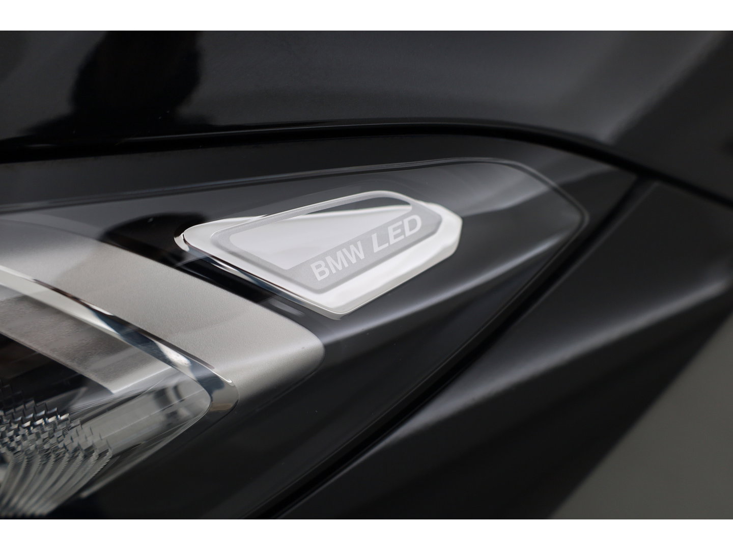 BMW 3 Serie Touring 320e M Sport | SOH 90.7% | Facelift | Shadow Line | Curved display | Adapt. Cruise | Nav + CarPlay | Elek. Klep | Sfeerverlichting | LED | Stoelverw. | PDC