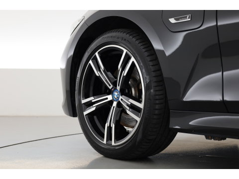 BMW 3 Serie Touring 320e M Sport | SOH 90.7% | Facelift | Shadow Line | Curved display | Adapt. Cruise | Nav + CarPlay | Elek. Klep | Sfeerverlichting | LED | Stoelverw. | PDC