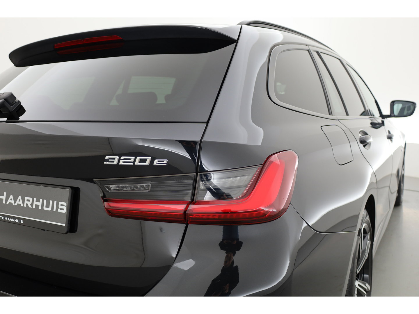 BMW 3 Serie Touring 320e M Sport | SOH 90.7% | Facelift | Shadow Line | Curved display | Adapt. Cruise | Nav + CarPlay | Elek. Klep | Sfeerverlichting | LED | Stoelverw. | PDC