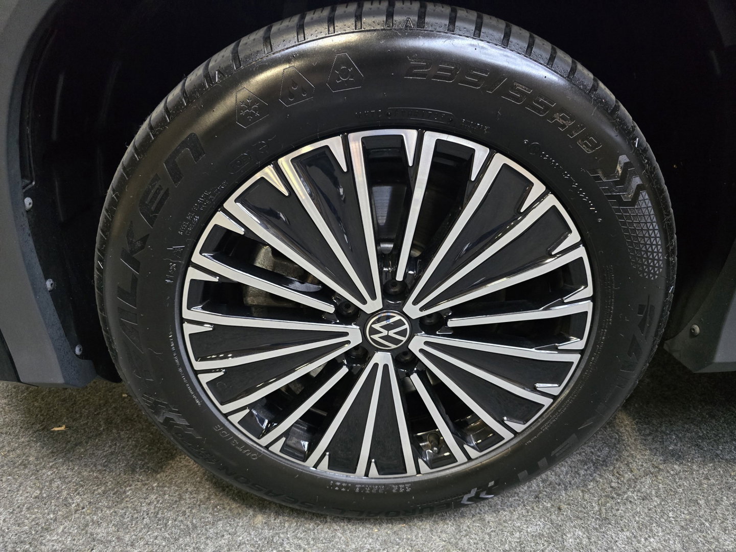 Volkswagen Tayron 1.5 eHybrid Elegance IQ LIght 360 Trekhaak DCC PRO! 18"LM 2000 TGW