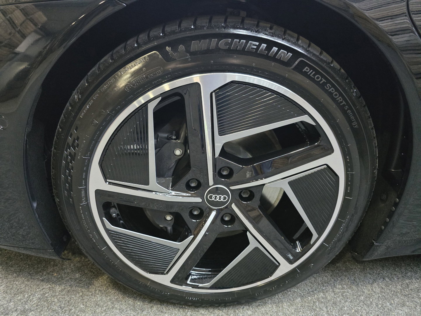 Audi e-tron GT GT edition ZERO 93 kWh Pano Leder/alcantara 4WBS HUD 360 B&O 20"LM