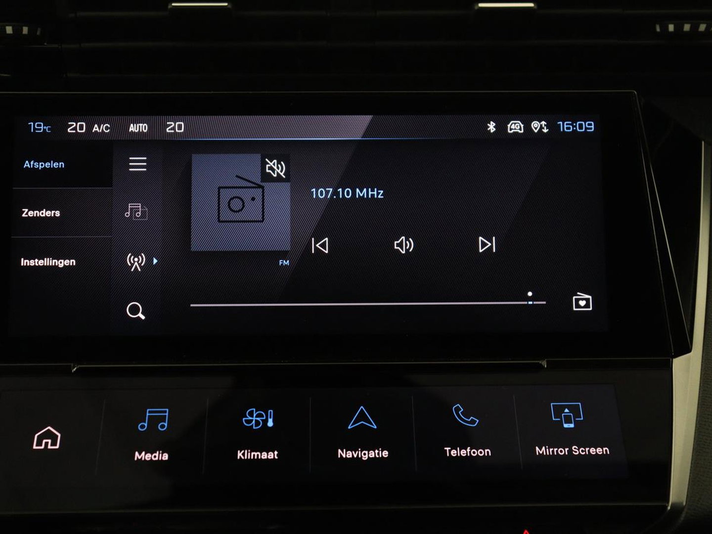 Peugeot 308 1.6 HYbrid 180 Allure Pack Business | Half leder | Adaptive cruise | Carplay | Camera | Navigatie | Side Assist | Full LED | Climate control | Parkeerhulp | PHEV | Plug In