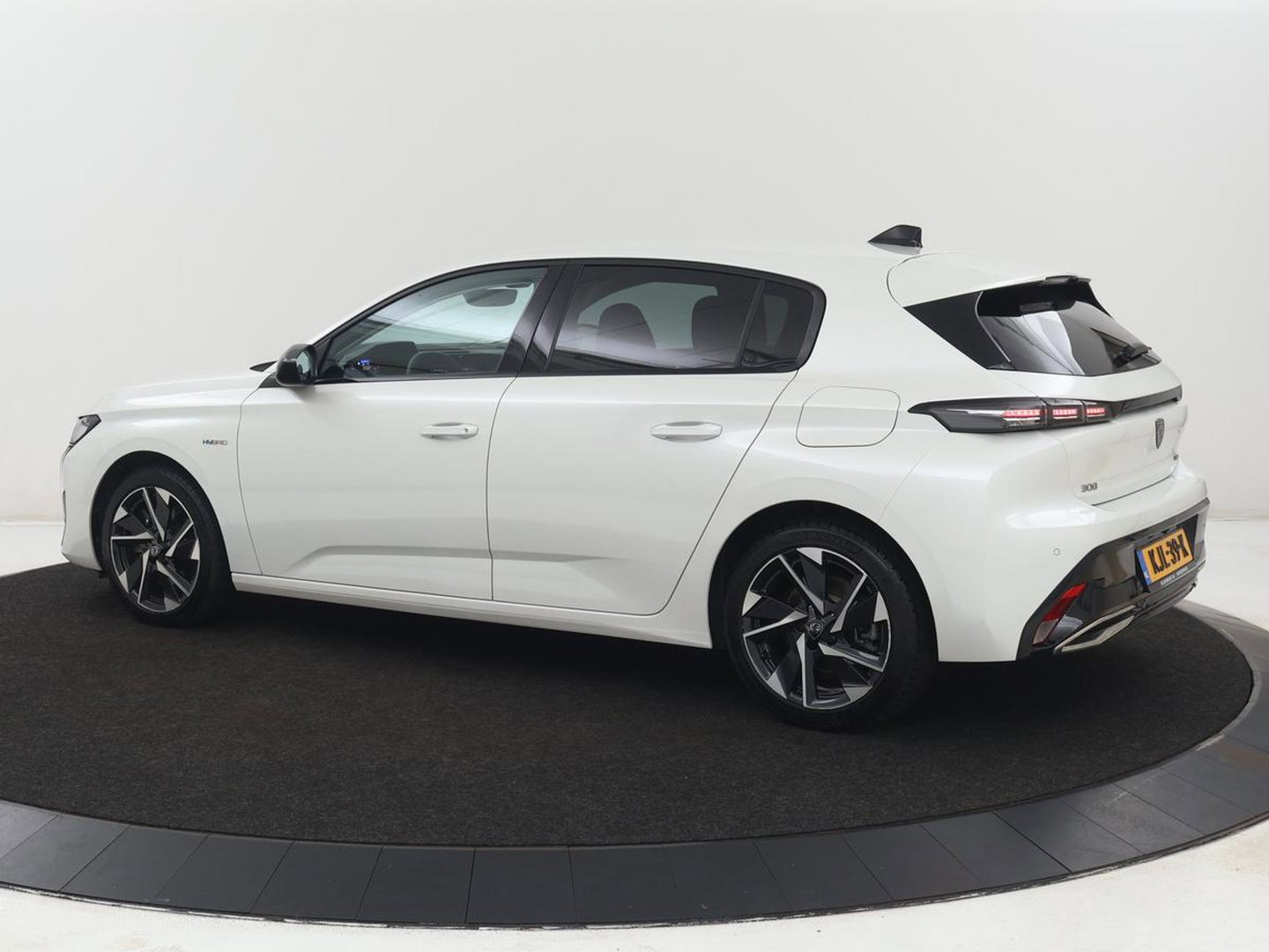 Peugeot 308 1.6 HYbrid 180 Allure Pack Business | Half leder | Adaptive cruise | Carplay | Camera | Navigatie | Side Assist | Full LED | Climate control | Parkeerhulp | PHEV | Plug In