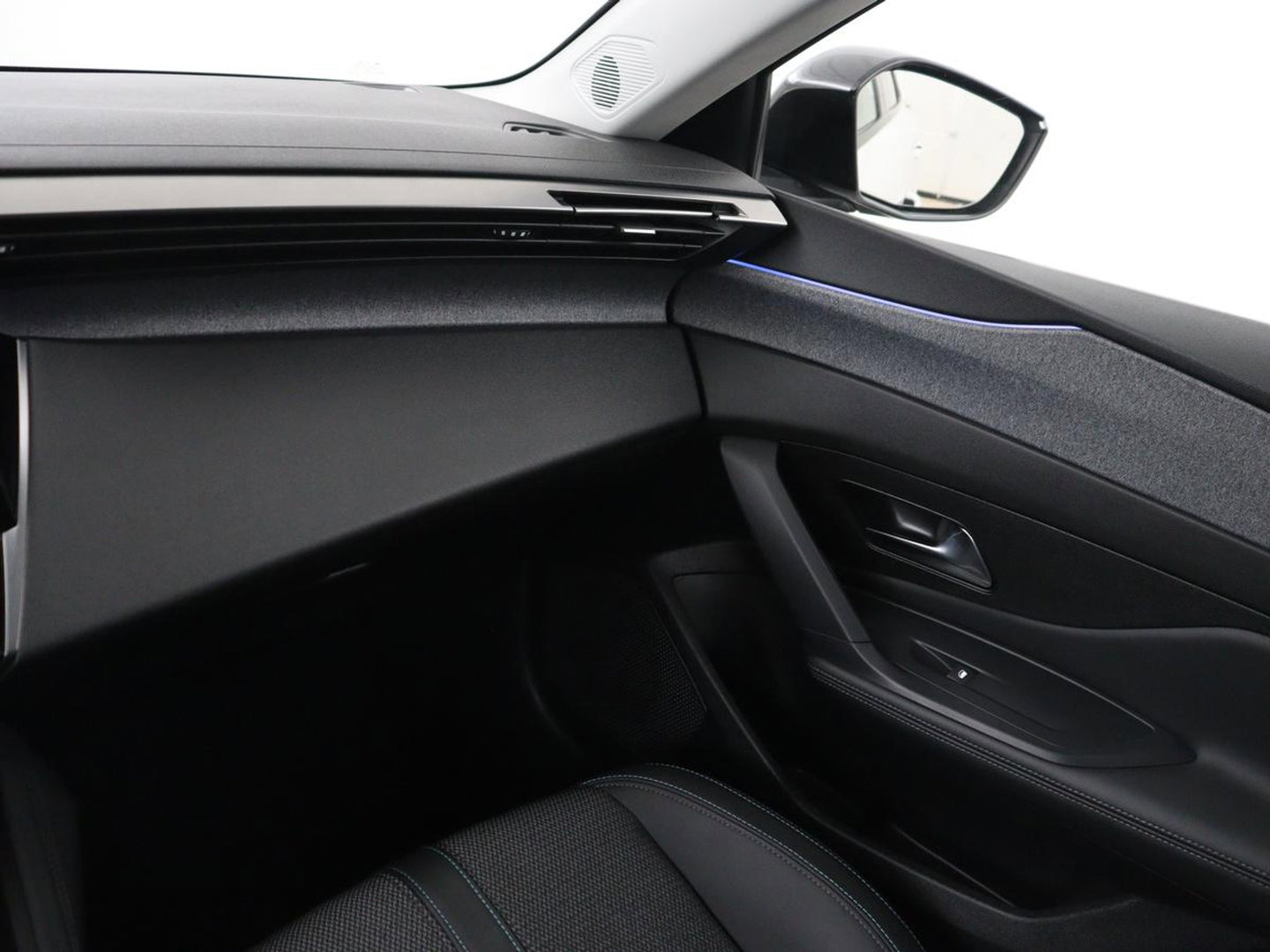 Peugeot 308 1.6 HYbrid 180 Allure Pack Business | Half leder | Adaptive cruise | Carplay | Camera | Navigatie | Side Assist | Full LED | Climate control | Parkeerhulp | PHEV | Plug In
