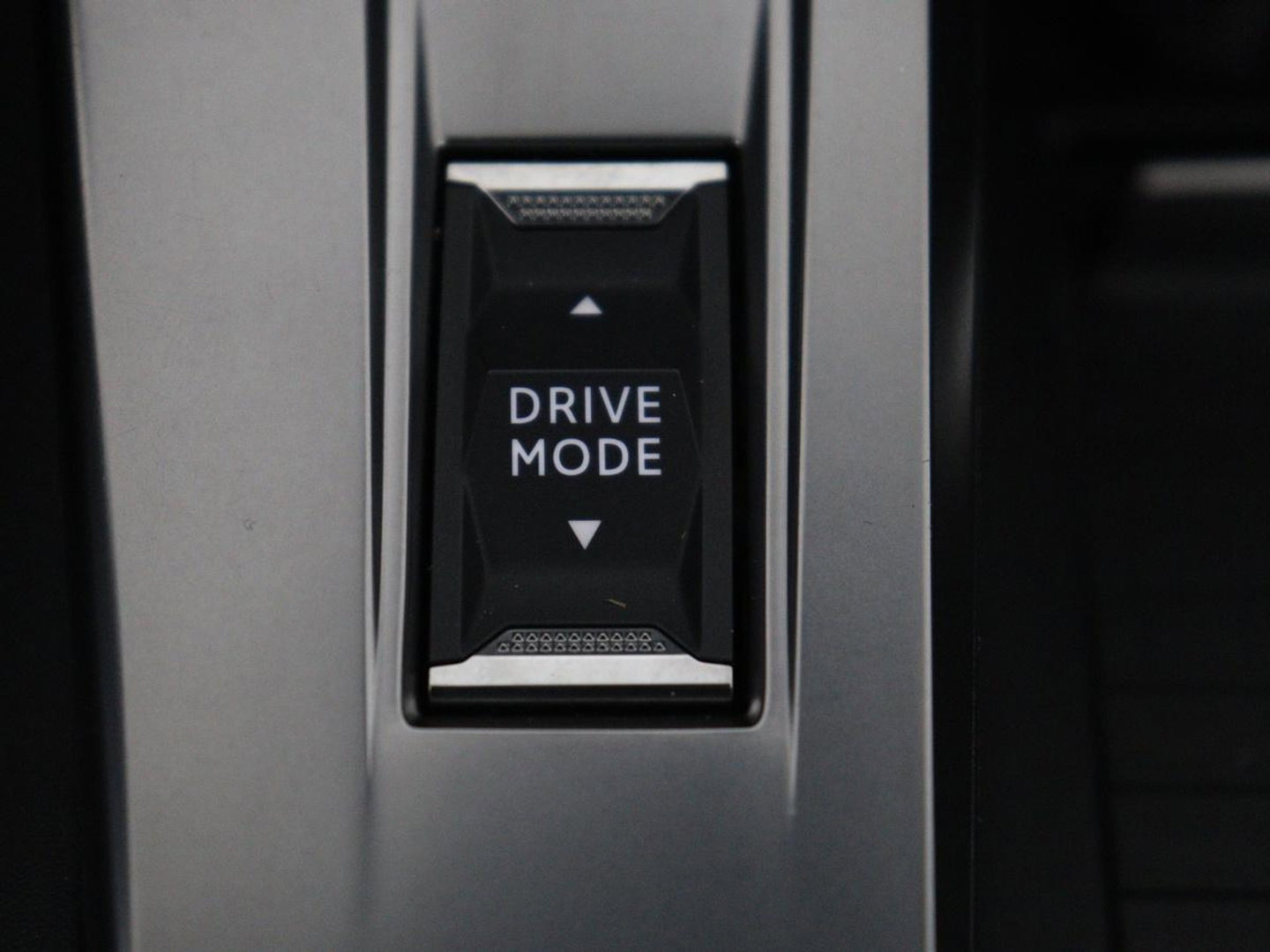 Peugeot 308 1.6 HYbrid 180 Allure Pack Business | Half leder | Adaptive cruise | Carplay | Camera | Navigatie | Side Assist | Full LED | Climate control | Parkeerhulp | PHEV | Plug In