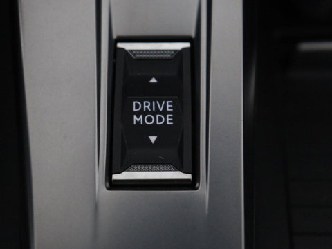 Peugeot 308 1.6 HYbrid 180 Allure Pack Business | Half leder | Adaptive cruise | Carplay | Camera | Navigatie | Side Assist | Full LED | Climate control | Parkeerhulp | PHEV | Plug In