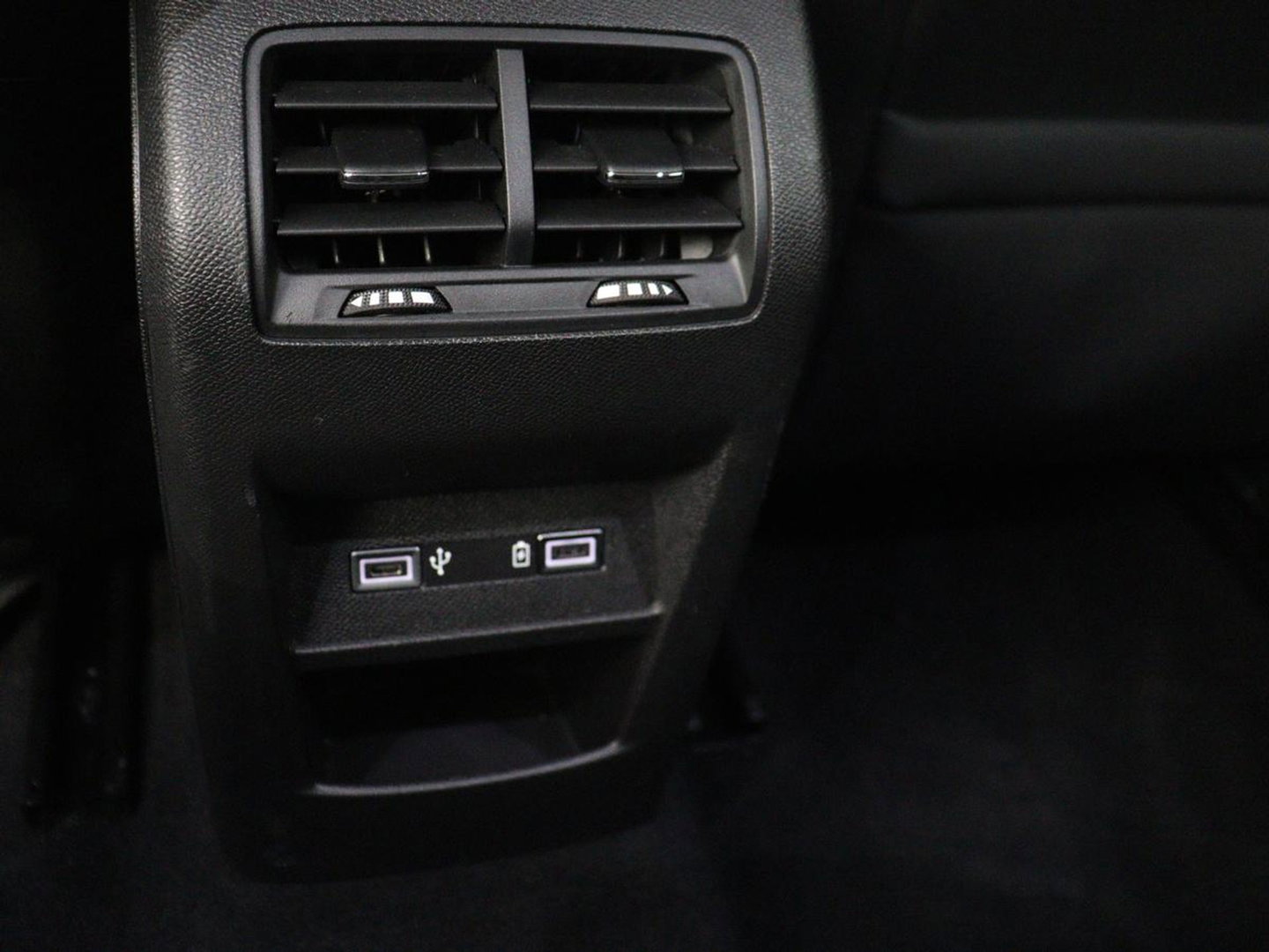 Peugeot 308 1.6 HYbrid 180 Allure Pack Business | Half leder | Adaptive cruise | Carplay | Camera | Navigatie | Side Assist | Full LED | Climate control | Parkeerhulp | PHEV | Plug In