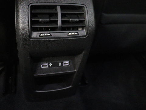 Peugeot 308 1.6 HYbrid 180 Allure Pack Business | Half leder | Adaptive cruise | Carplay | Camera | Navigatie | Side Assist | Full LED | Climate control | Parkeerhulp | PHEV | Plug In