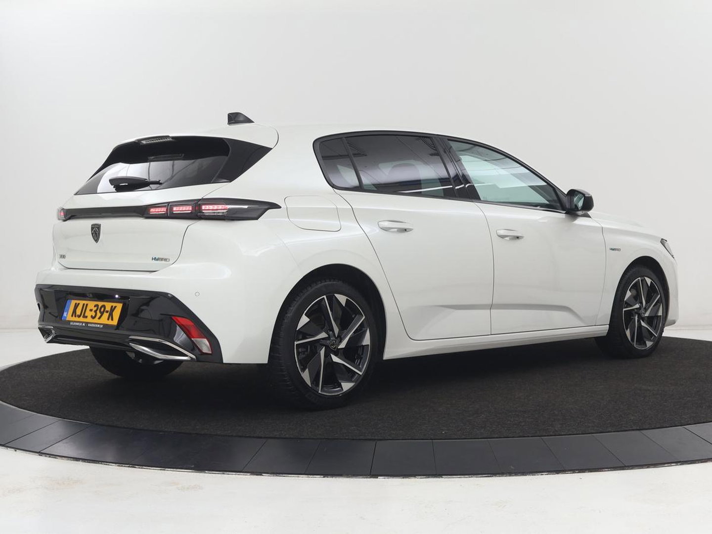 Peugeot 308 1.6 HYbrid 180 Allure Pack Business | Half leder | Adaptive cruise | Carplay | Camera | Navigatie | Side Assist | Full LED | Climate control | Parkeerhulp | PHEV | Plug In