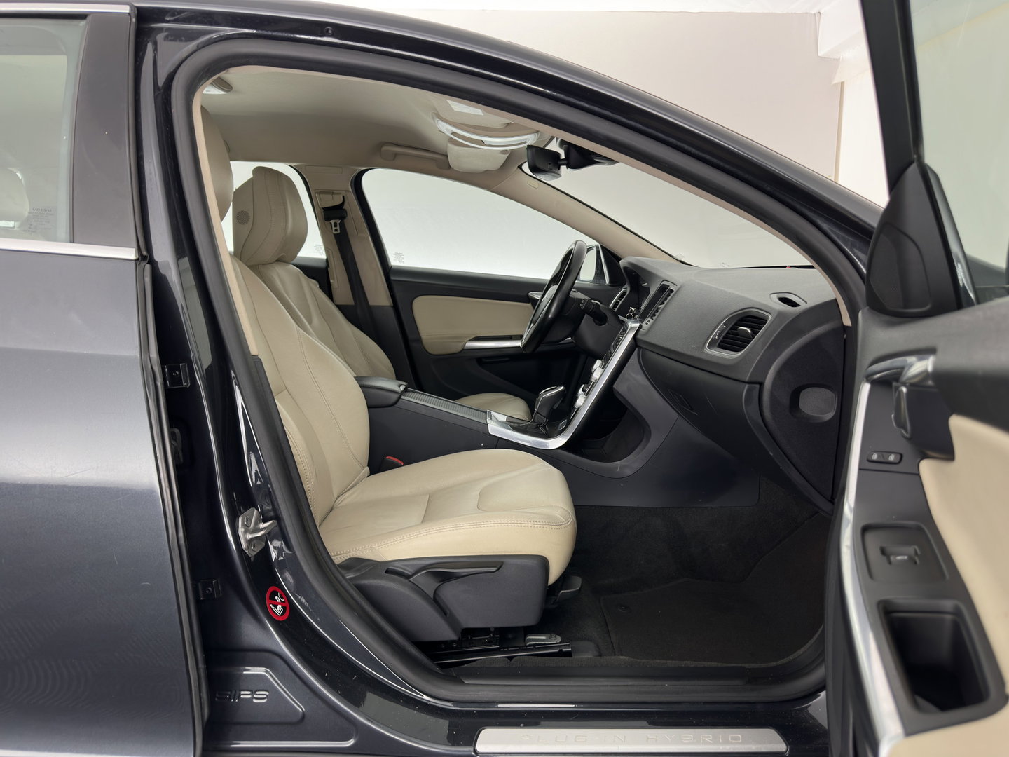 Volvo V60 2.4 D6 AWD Plug-In Hybrid Summum Aut. *LEATHER | XENON | MEMORY-PACK | HEATED-COMFORTSEATS | NAVI-FULLMAP | ECC | PDC | CRUISE | 17''ALU*