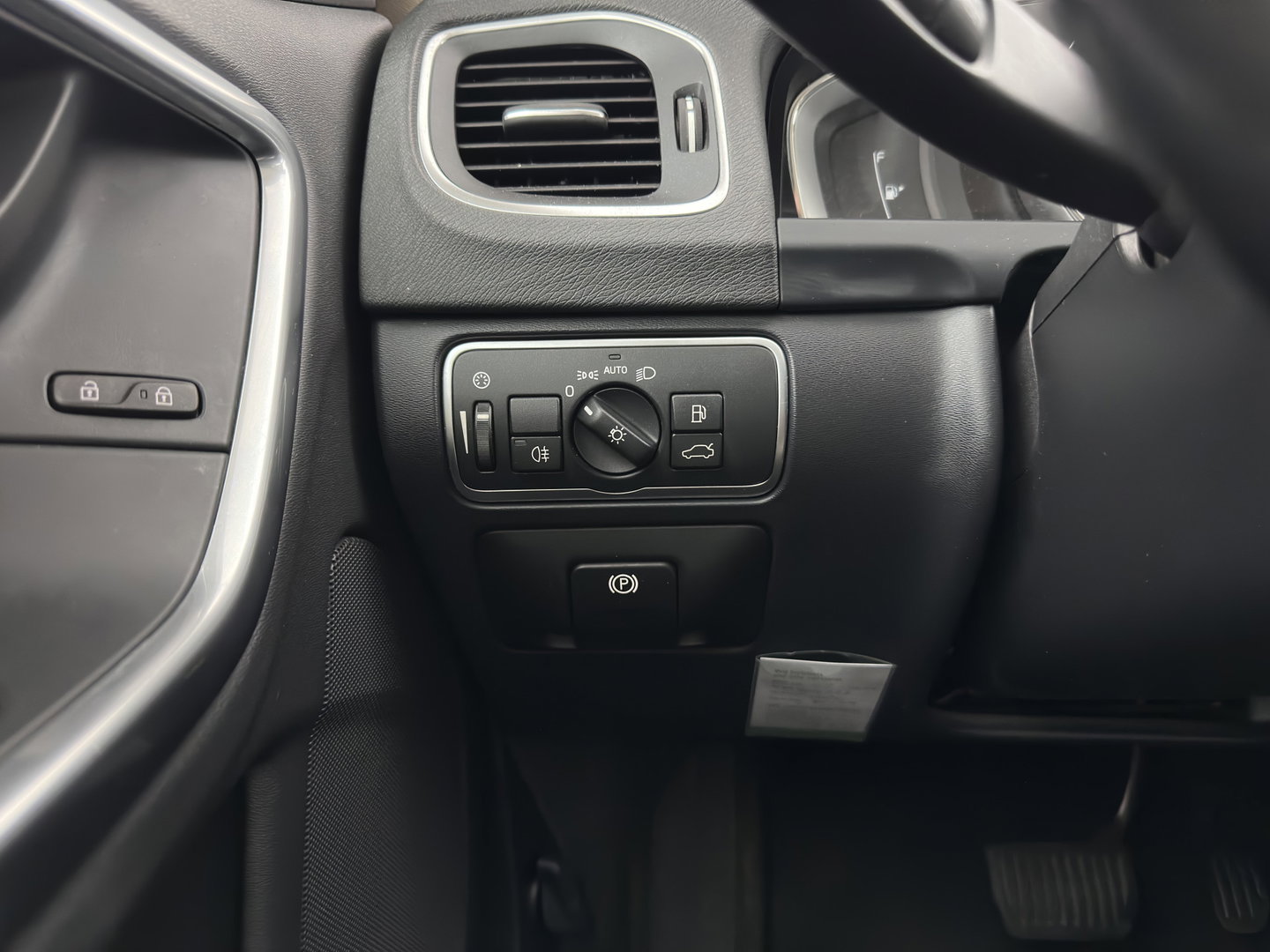 Volvo V60 2.4 D6 AWD Plug-In Hybrid Summum Aut. *LEATHER | XENON | MEMORY-PACK | HEATED-COMFORTSEATS | NAVI-FULLMAP | ECC | PDC | CRUISE | 17''ALU*