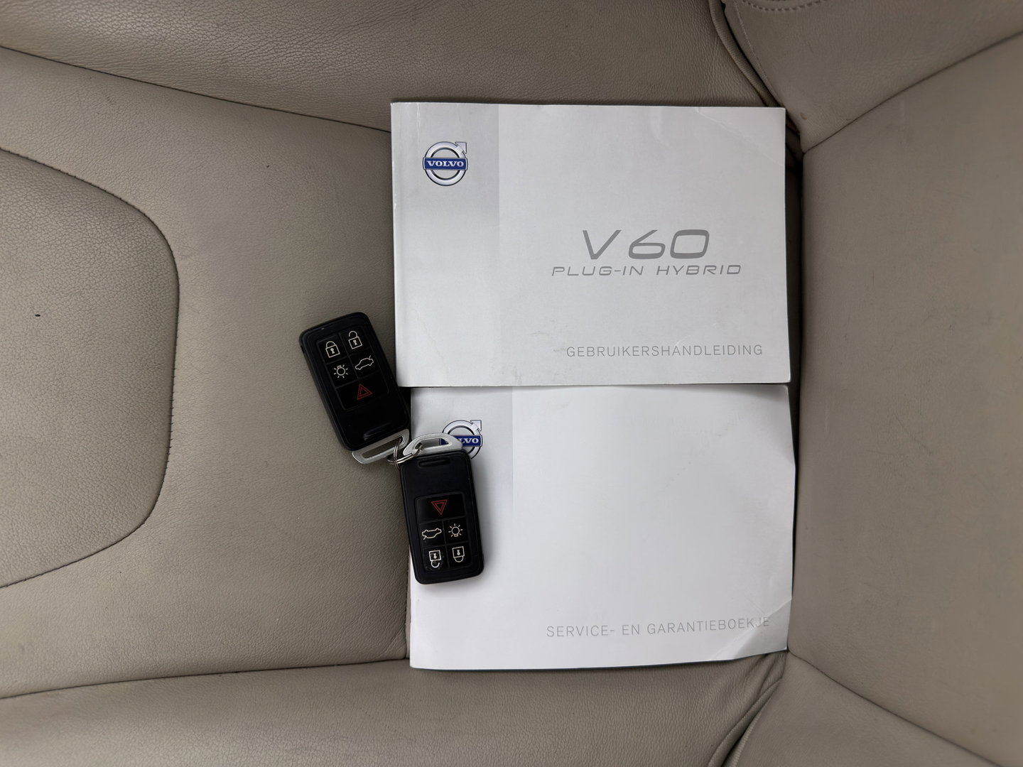 Volvo V60 2.4 D6 AWD Plug-In Hybrid Summum Aut. *LEATHER | XENON | MEMORY-PACK | HEATED-COMFORTSEATS | NAVI-FULLMAP | ECC | PDC | CRUISE | 17''ALU*