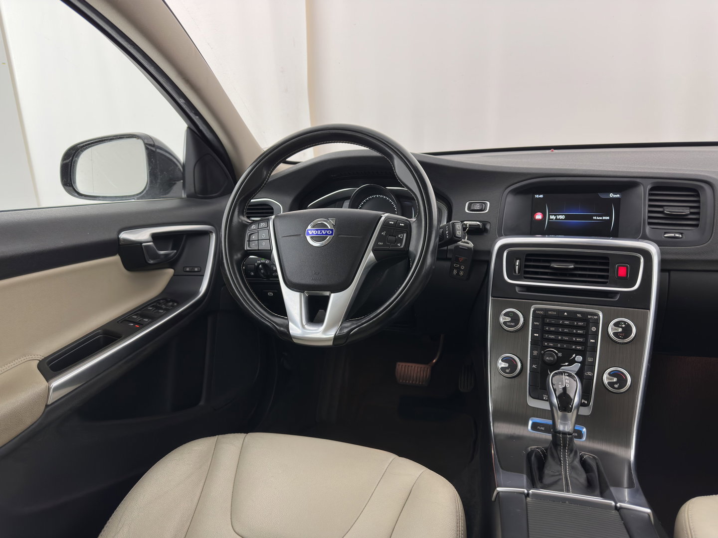 Volvo V60 2.4 D6 AWD Plug-In Hybrid Summum Aut. *LEATHER | XENON | MEMORY-PACK | HEATED-COMFORTSEATS | NAVI-FULLMAP | ECC | PDC | CRUISE | 17''ALU*