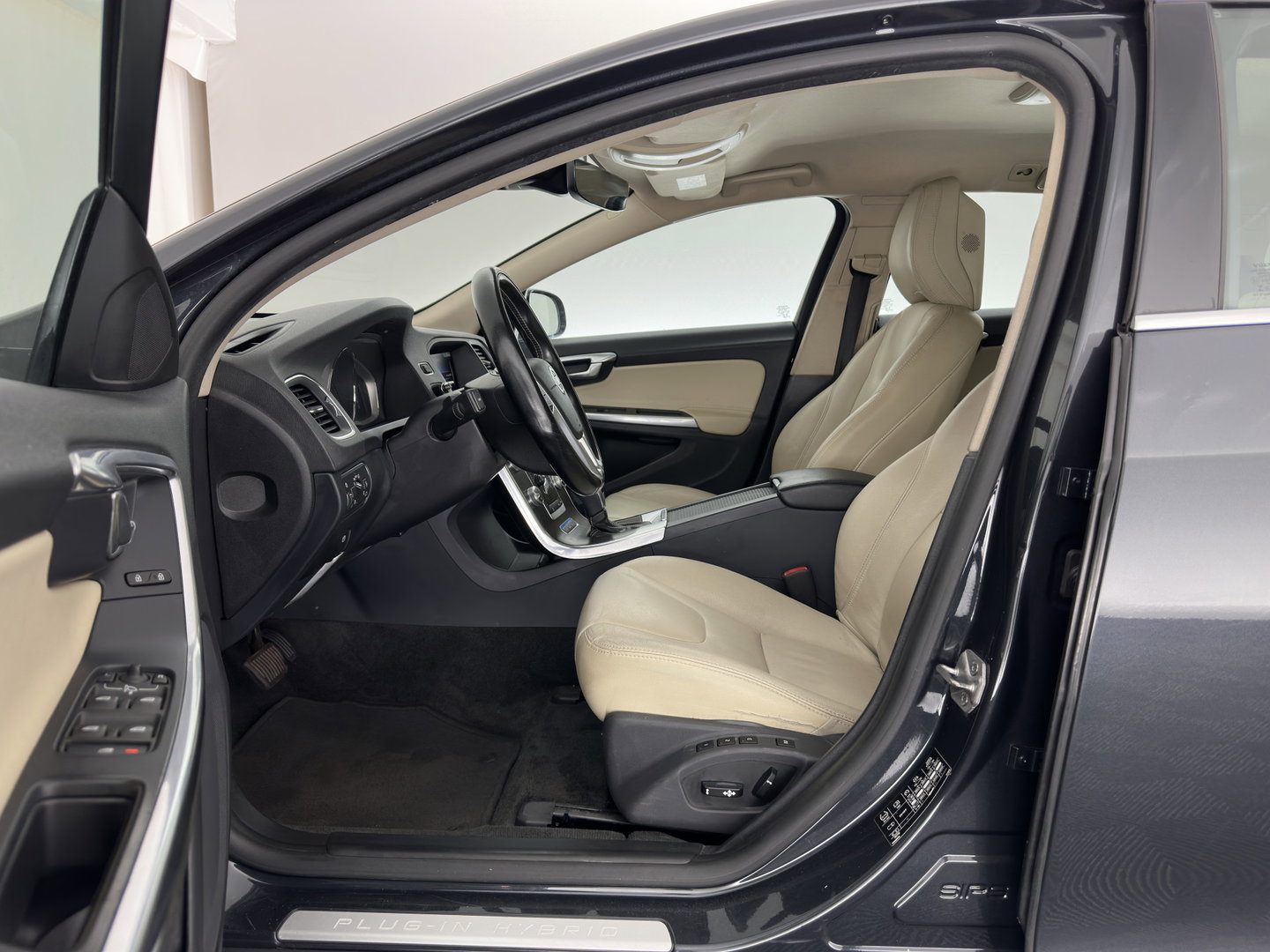 Volvo V60 2.4 D6 AWD Plug-In Hybrid Summum Aut. *LEATHER | XENON | MEMORY-PACK | HEATED-COMFORTSEATS | NAVI-FULLMAP | ECC | PDC | CRUISE | 17''ALU*