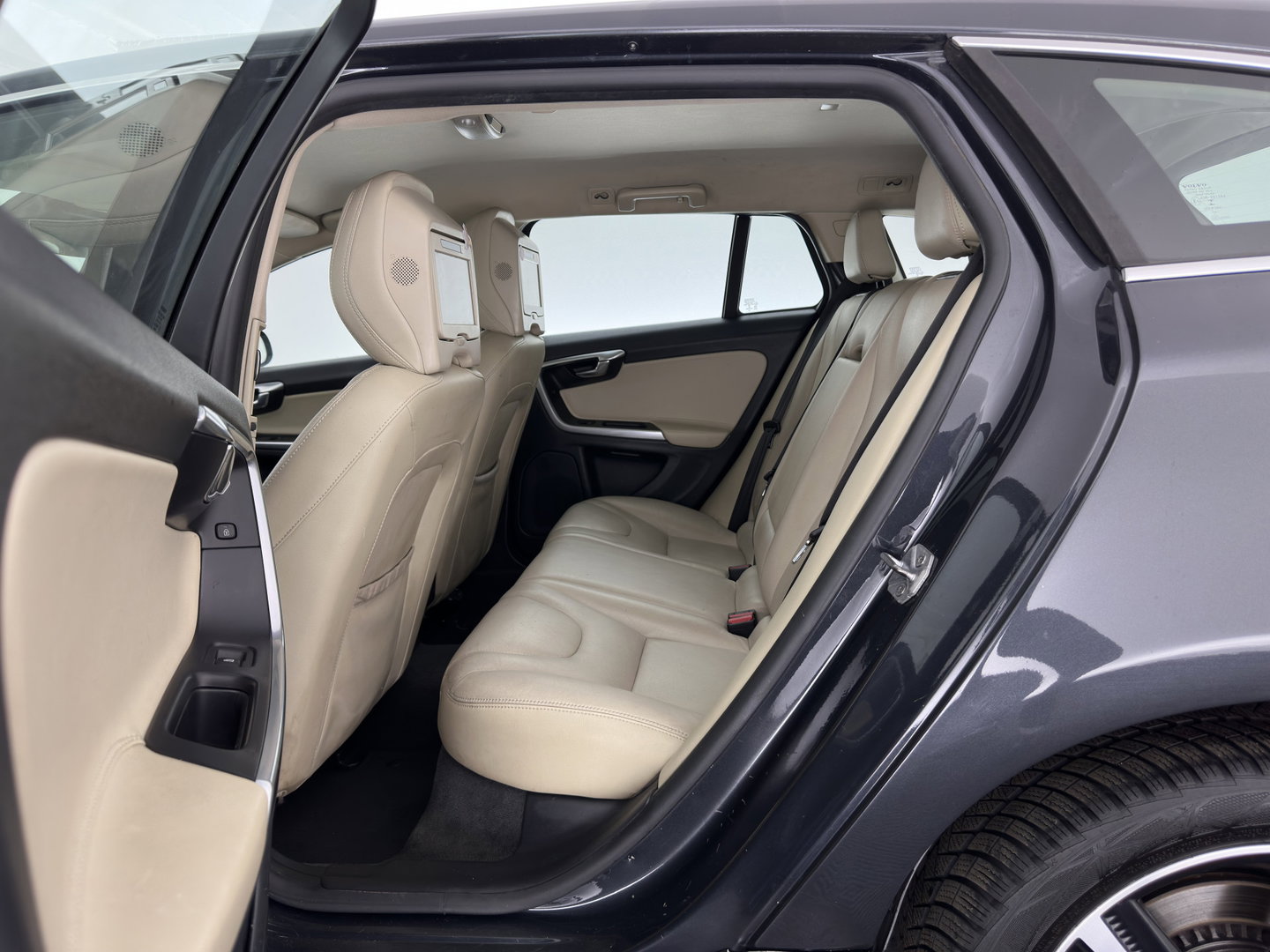 Volvo V60 2.4 D6 AWD Plug-In Hybrid Summum Aut. *LEATHER | XENON | MEMORY-PACK | HEATED-COMFORTSEATS | NAVI-FULLMAP | ECC | PDC | CRUISE | 17''ALU*