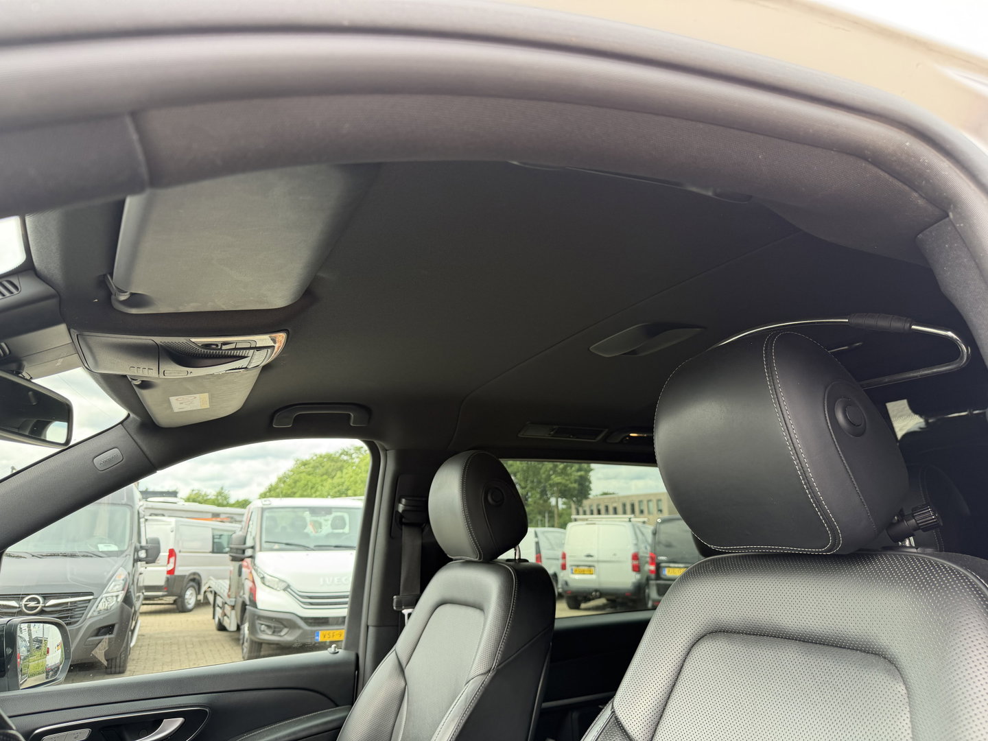 Mercedes-Benz V-Klasse 250d Lang L2H1 DC 5 persoons Edition / vaste prijs rijklaar € 36.950 ex btw / lease vanaf € 603 / leer / burmester / AMG / dubbele schuifdeur electrisch / trekhaak