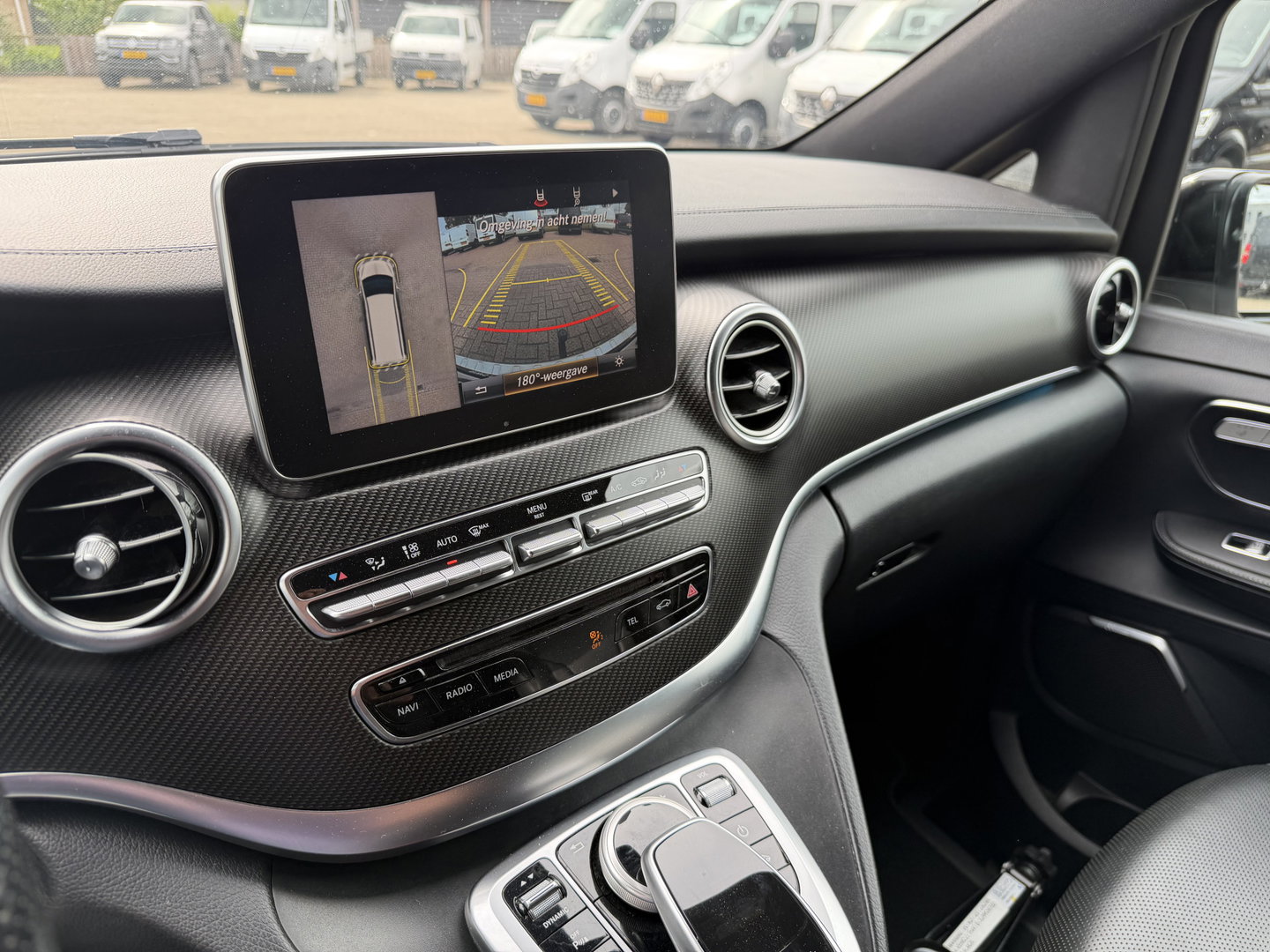 Mercedes-Benz V-Klasse 250d Lang L2H1 DC 5 persoons Edition / vaste prijs rijklaar € 36.950 ex btw / lease vanaf € 603 / leer / burmester / AMG / dubbele schuifdeur electrisch / trekhaak