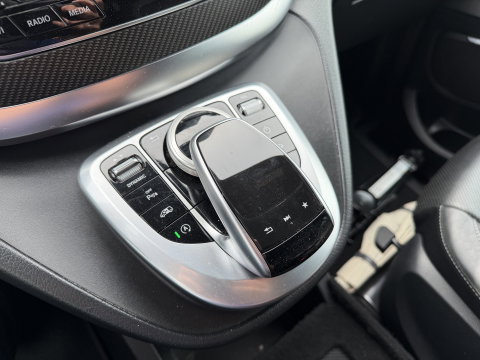 Mercedes-Benz V-Klasse 250d Lang L2H1 DC 5 persoons Edition / vaste prijs rijklaar € 36.950 ex btw / lease vanaf € 603 / leer / burmester / AMG / dubbele schuifdeur electrisch / trekhaak