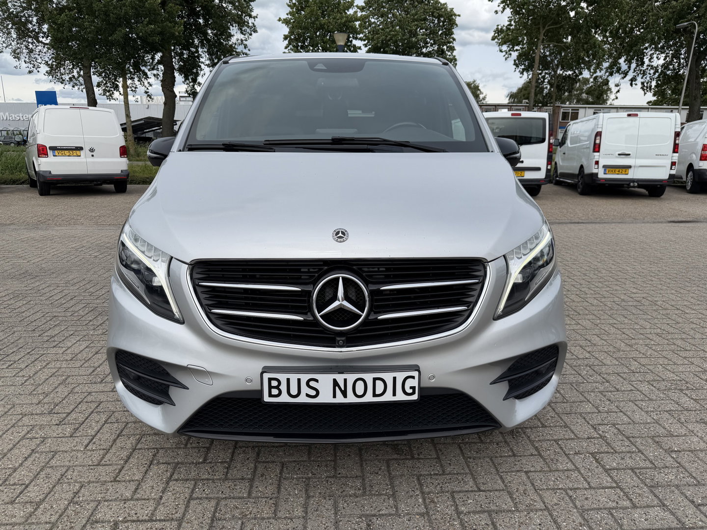 Mercedes-Benz V-Klasse 250d Lang L2H1 DC 5 persoons Edition / vaste prijs rijklaar € 36.950 ex btw / lease vanaf € 603 / leer / burmester / AMG / dubbele schuifdeur electrisch / trekhaak