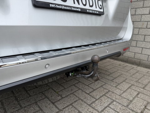Mercedes-Benz V-Klasse 250d Lang L2H1 DC 5 persoons Edition / vaste prijs rijklaar € 36.950 ex btw / lease vanaf € 603 / leer / burmester / AMG / dubbele schuifdeur electrisch / trekhaak
