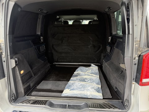 Mercedes-Benz V-Klasse 250d Lang L2H1 DC 5 persoons Edition / vaste prijs rijklaar € 36.950 ex btw / lease vanaf € 603 / leer / burmester / AMG / dubbele schuifdeur electrisch / trekhaak