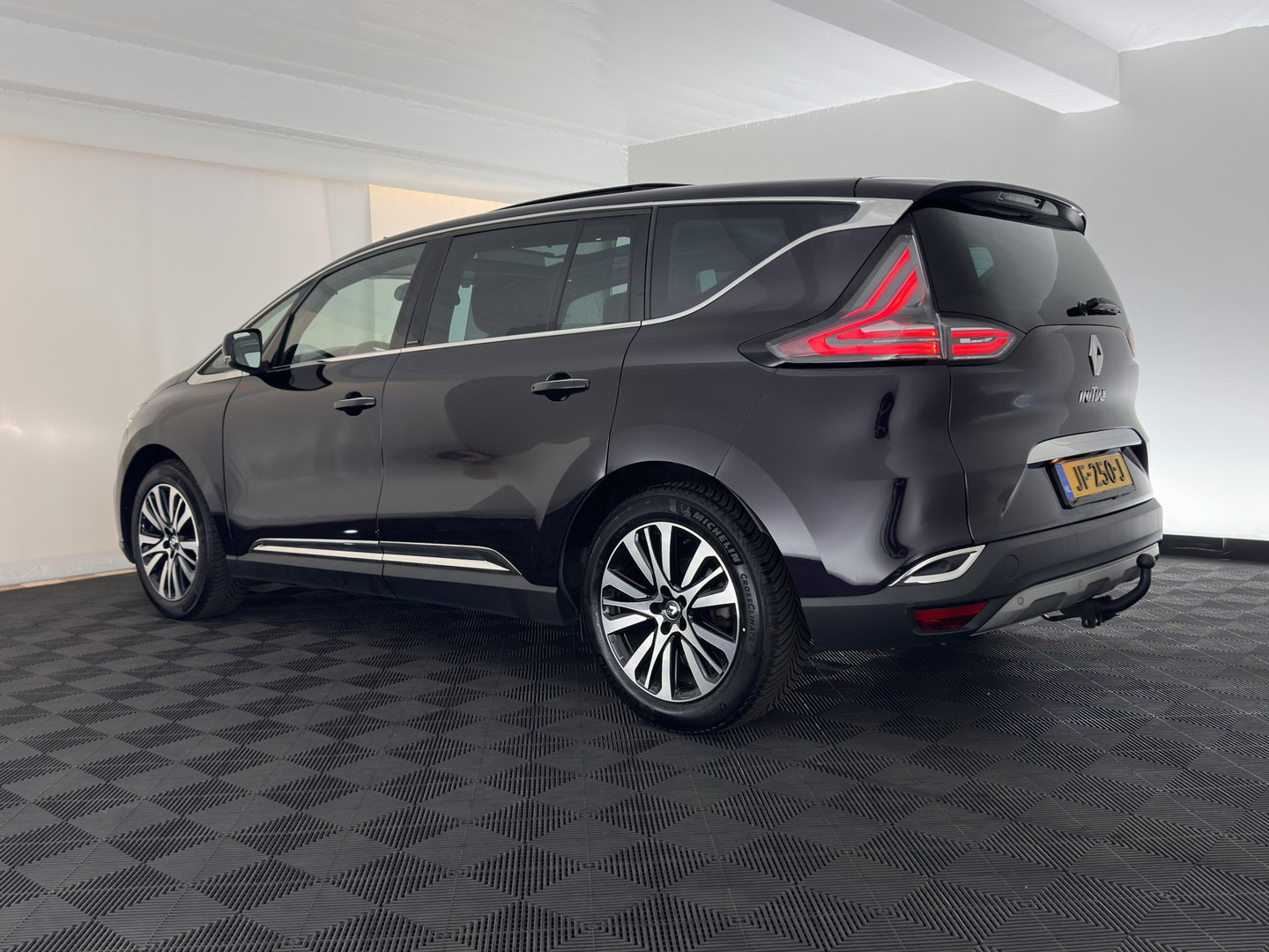 Renault Espace 1.6 dCi Initiale Paris [ 7-Pers. ] Aut. *PANO | LEATHER |  ADAPTIVE-CRUISE | FULL-LED | BLINDSPOT | CAMERA | KEYLESS | HEATED-COMFORTSEATS | PRIVACY-GLASS | ECC | PDC | HEAD-UP | TOWBAR | 19''ALU*