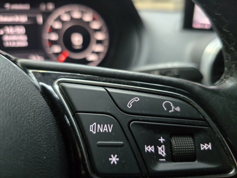 Audi Q2 30 TFSI Advanced edition Full LED MMI Navi Camera VCP 17"LM