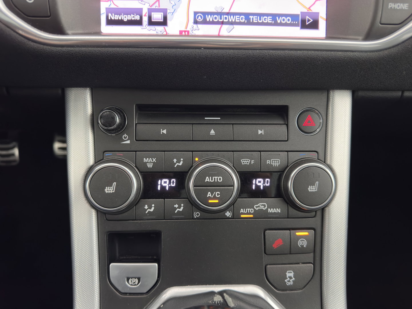 Land Rover Range Rover Evoque 2.2 TD4 4WD Prestige *PANO | FULL-LEATHER | BI-XENON | MEMORY-PACK | NAVI-FULLMAP | MERIDIAN-AUDIO | CAMERA | HEATED-COMFORTSEATS | PRIVACY-GLASS | ECC | PDC | CRUISE | TOWBAR | 20''ALU*