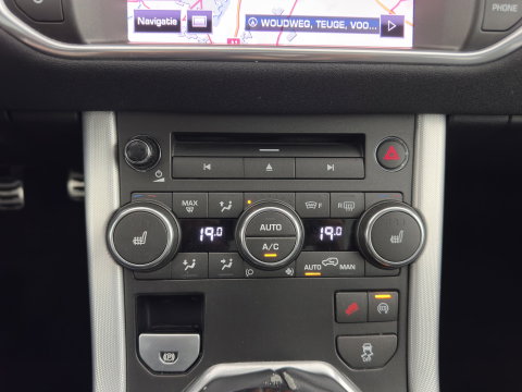 Land Rover Range Rover Evoque 2.2 TD4 4WD Prestige *PANO | FULL-LEATHER | BI-XENON | MEMORY-PACK | NAVI-FULLMAP | MERIDIAN-AUDIO | CAMERA | HEATED-COMFORTSEATS | PRIVACY-GLASS | ECC | PDC | CRUISE | TOWBAR | 20''ALU*