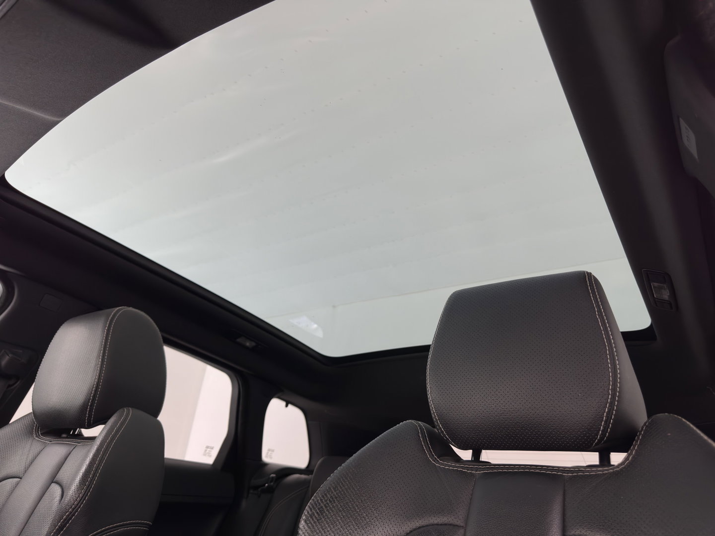 Land Rover Range Rover Evoque 2.2 TD4 4WD Prestige *PANO | FULL-LEATHER | BI-XENON | MEMORY-PACK | NAVI-FULLMAP | MERIDIAN-AUDIO | CAMERA | HEATED-COMFORTSEATS | PRIVACY-GLASS | ECC | PDC | CRUISE | TOWBAR | 20''ALU*