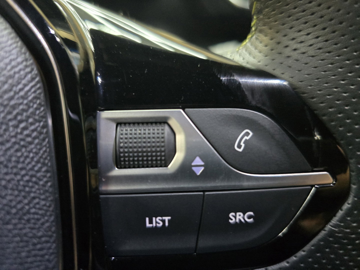 Peugeot e-2008 EV GT 54 kWh Navi LED Clima Cruise Camera LM