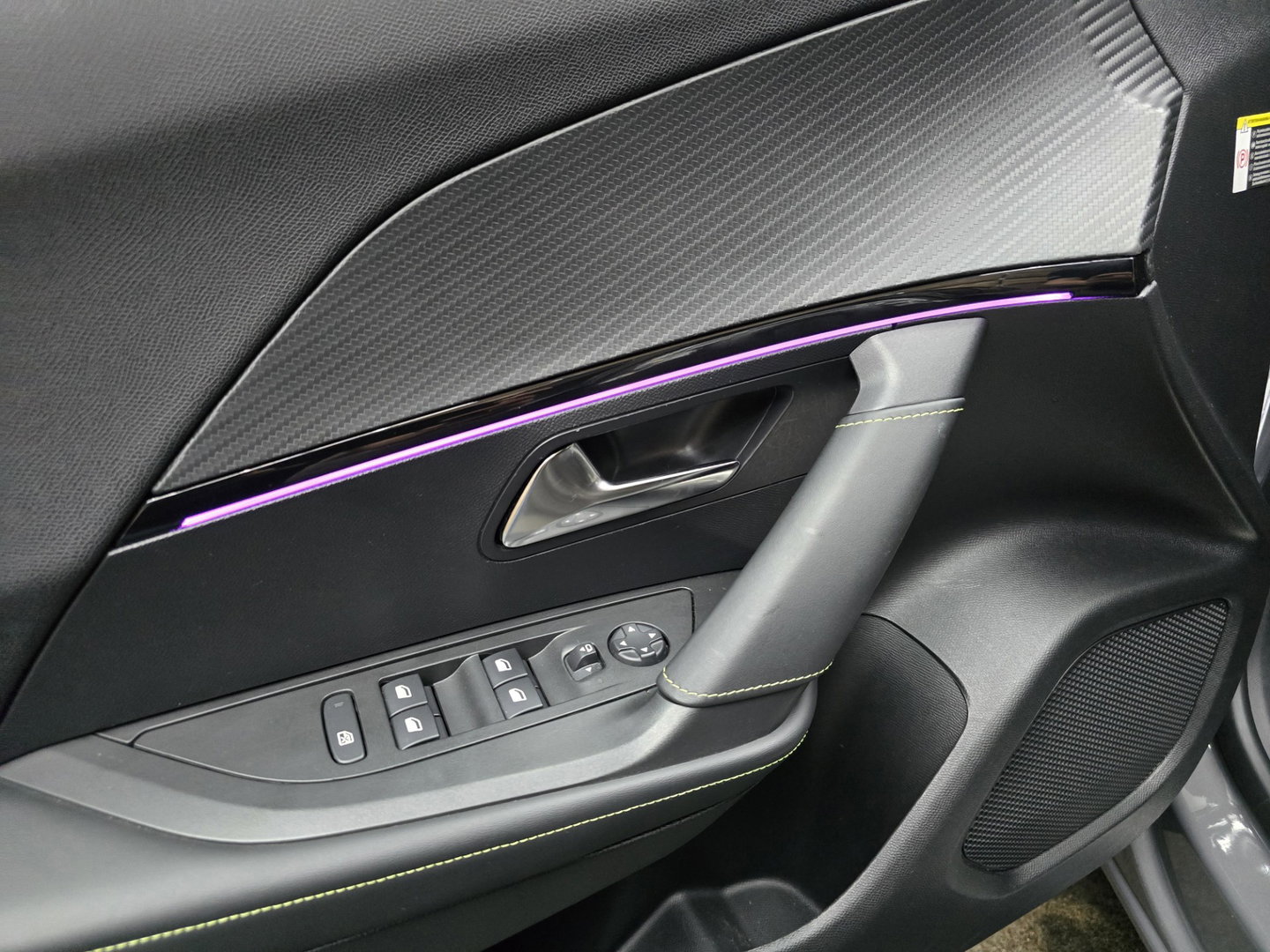 Peugeot e-2008 EV GT 54 kWh Navi LED Clima Cruise Camera LM