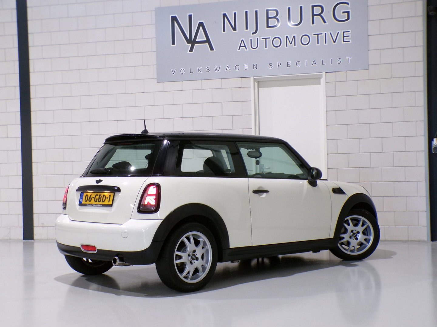 MINI 1.6 Cooper Chili "Origineel NL!" Black Edition Airco Leer 16"Velgen Elektrische ramen I Nationale Auto Pas